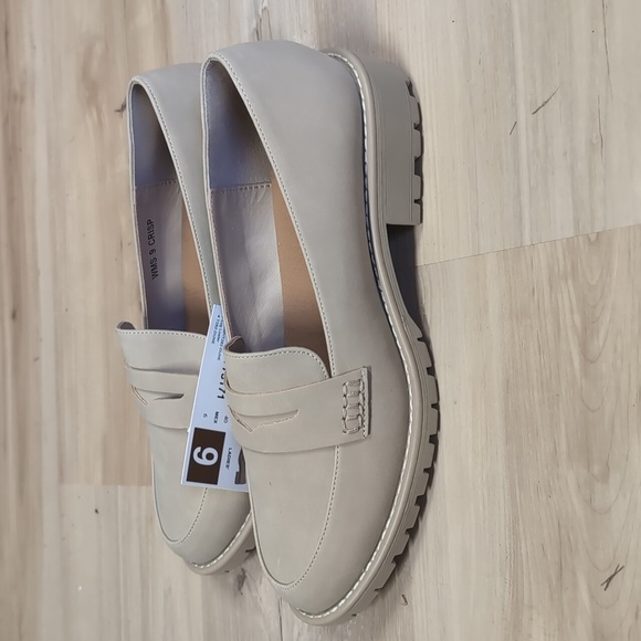 Dolce Vita Crisp Lug Loafer - Picture 4 of 11